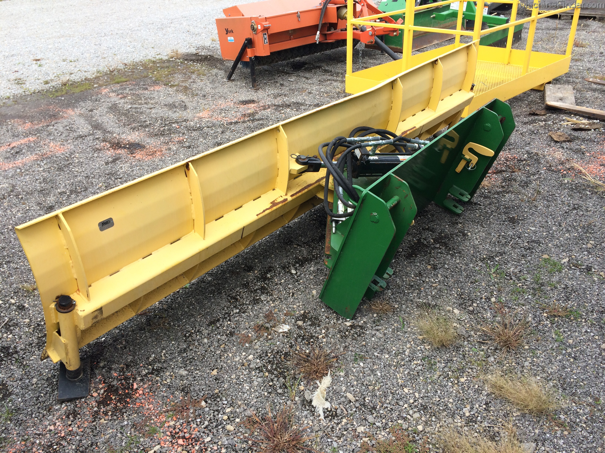 2013 MAST 10'FB Image 4