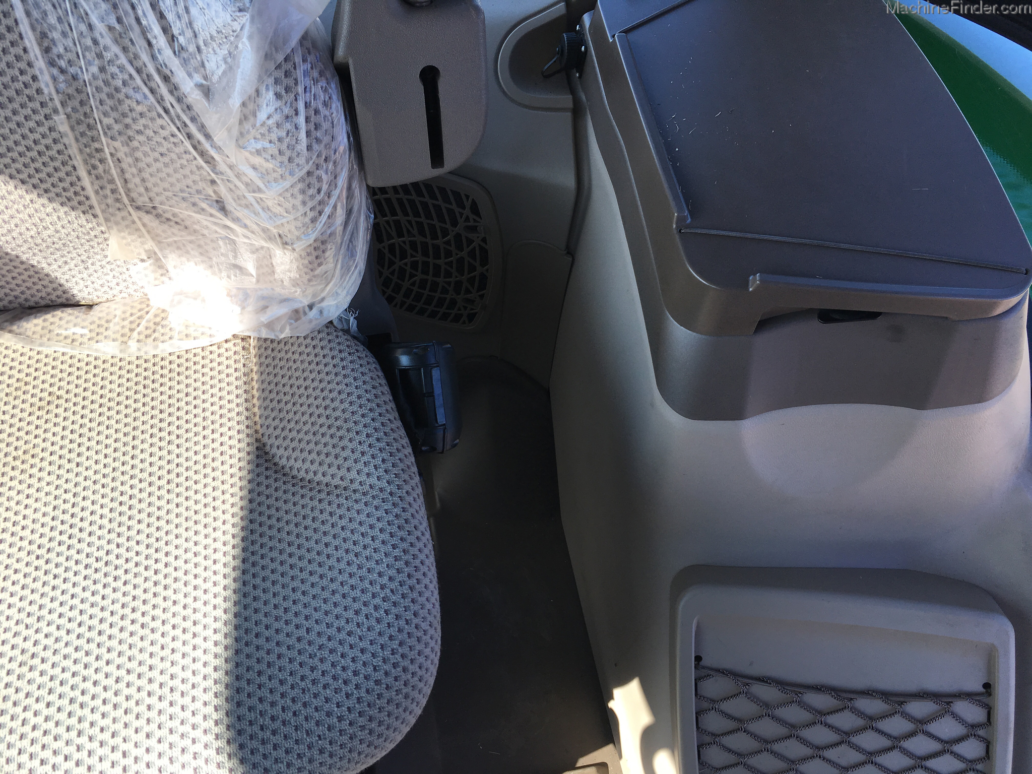 2015 John Deere 6110R Image 8