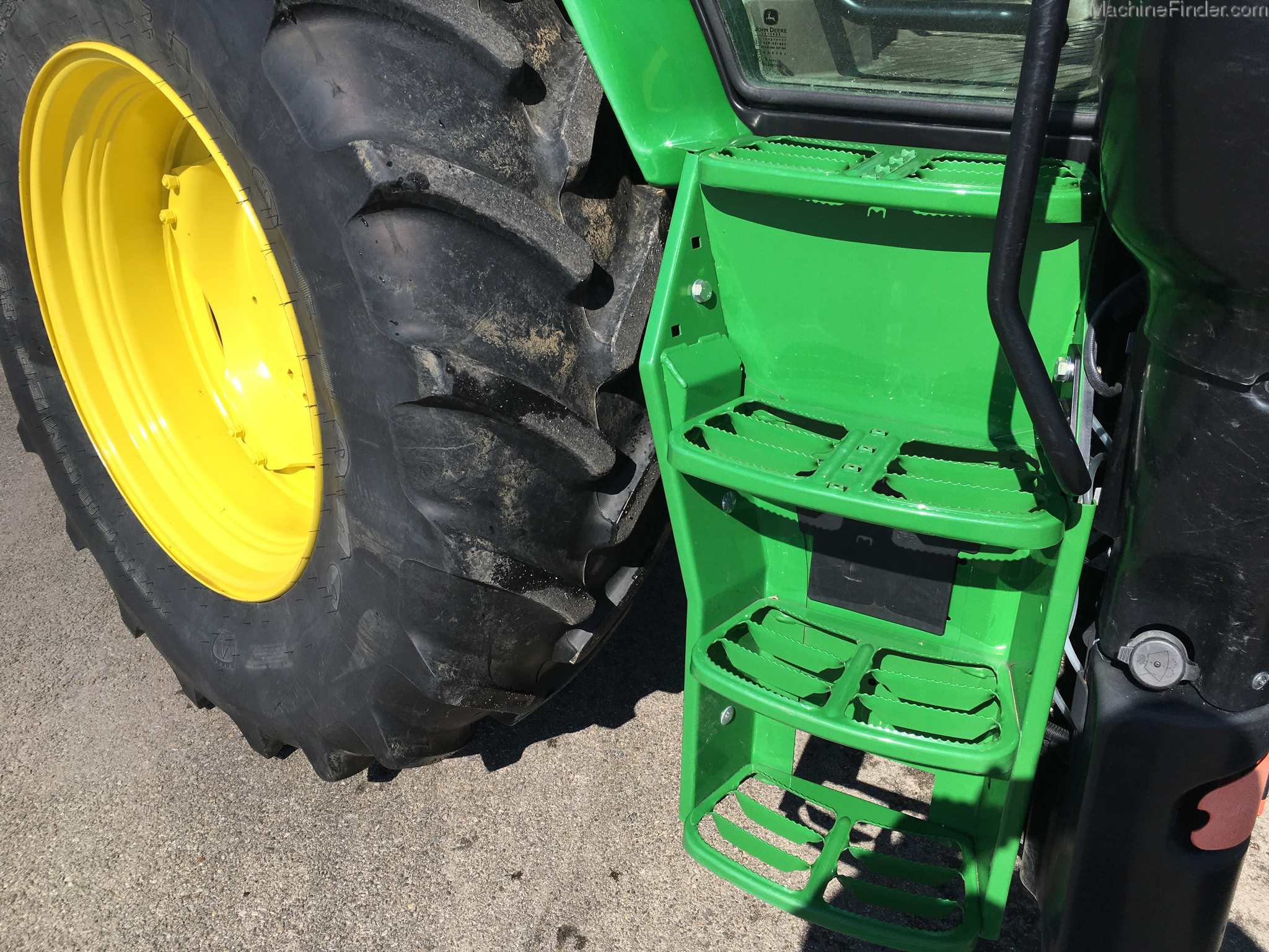 2015 John Deere 6110R Image 3