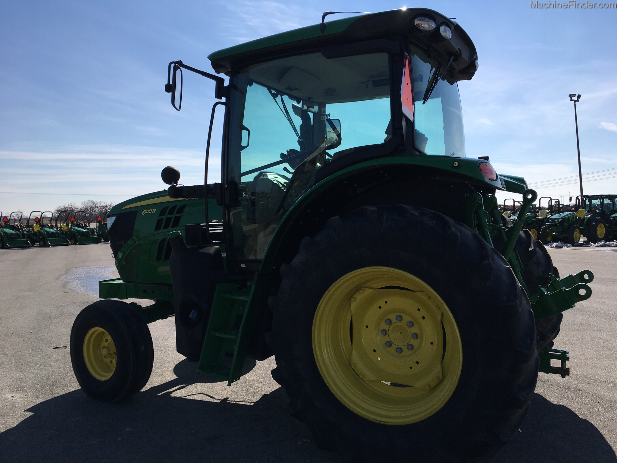 2015 John Deere 6110R Image 4