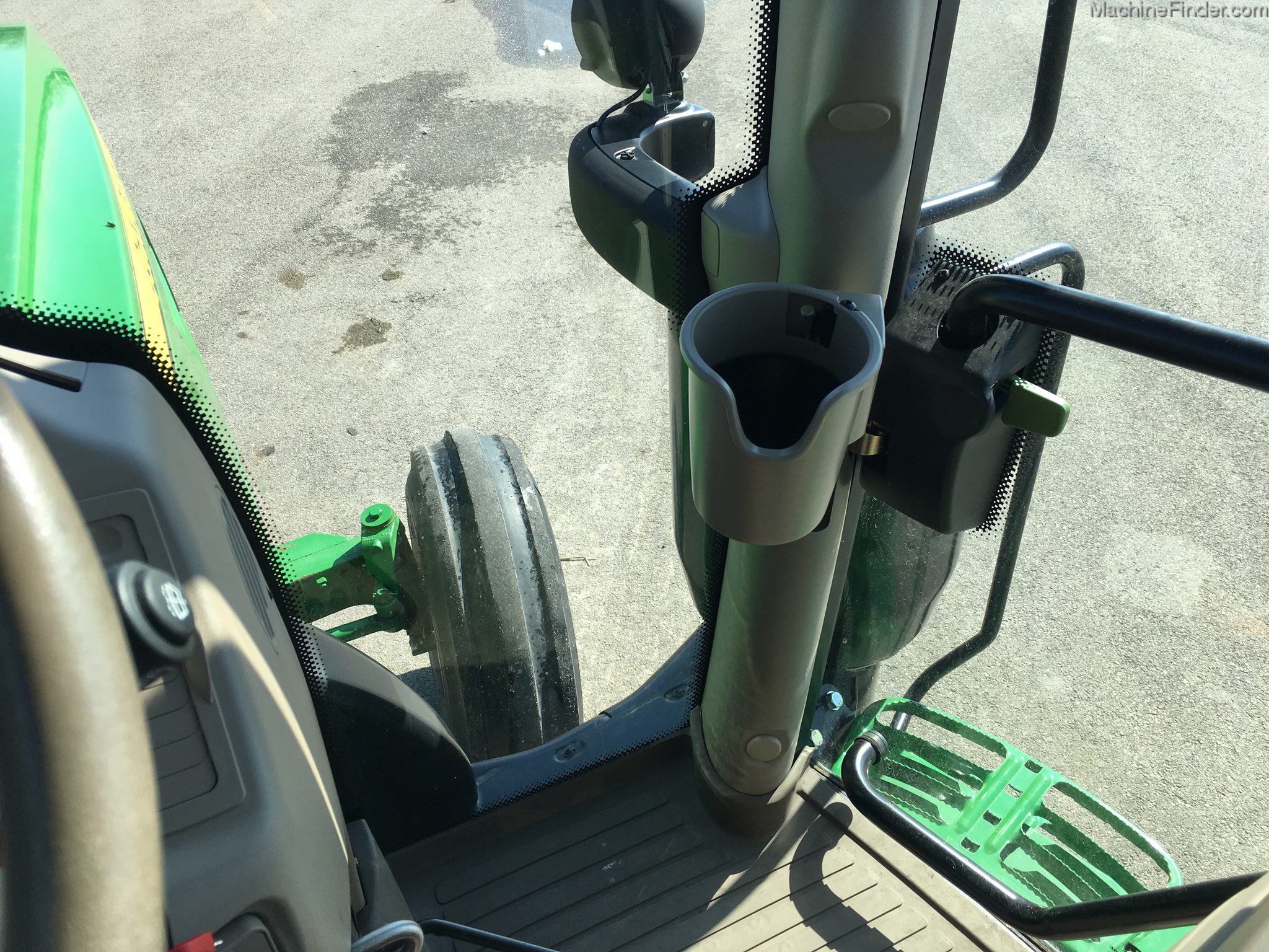 2015 John Deere 6110R Image 14