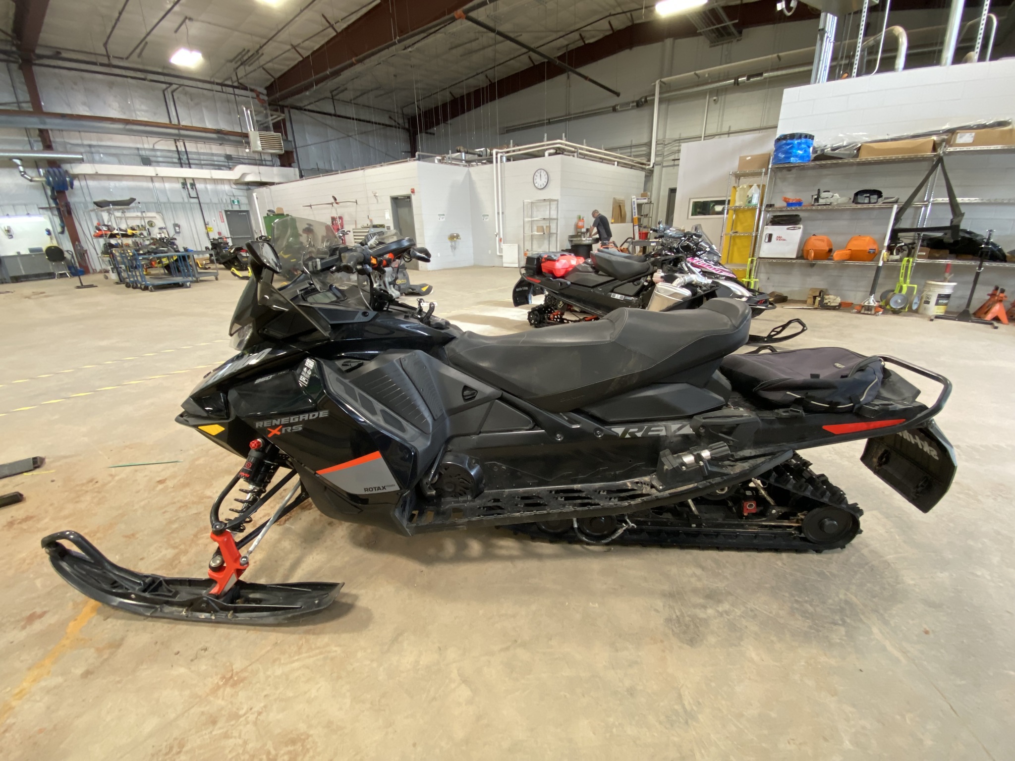 2020 Ski Doo SM RENEGADE XRS 850 / BLACK Image 11