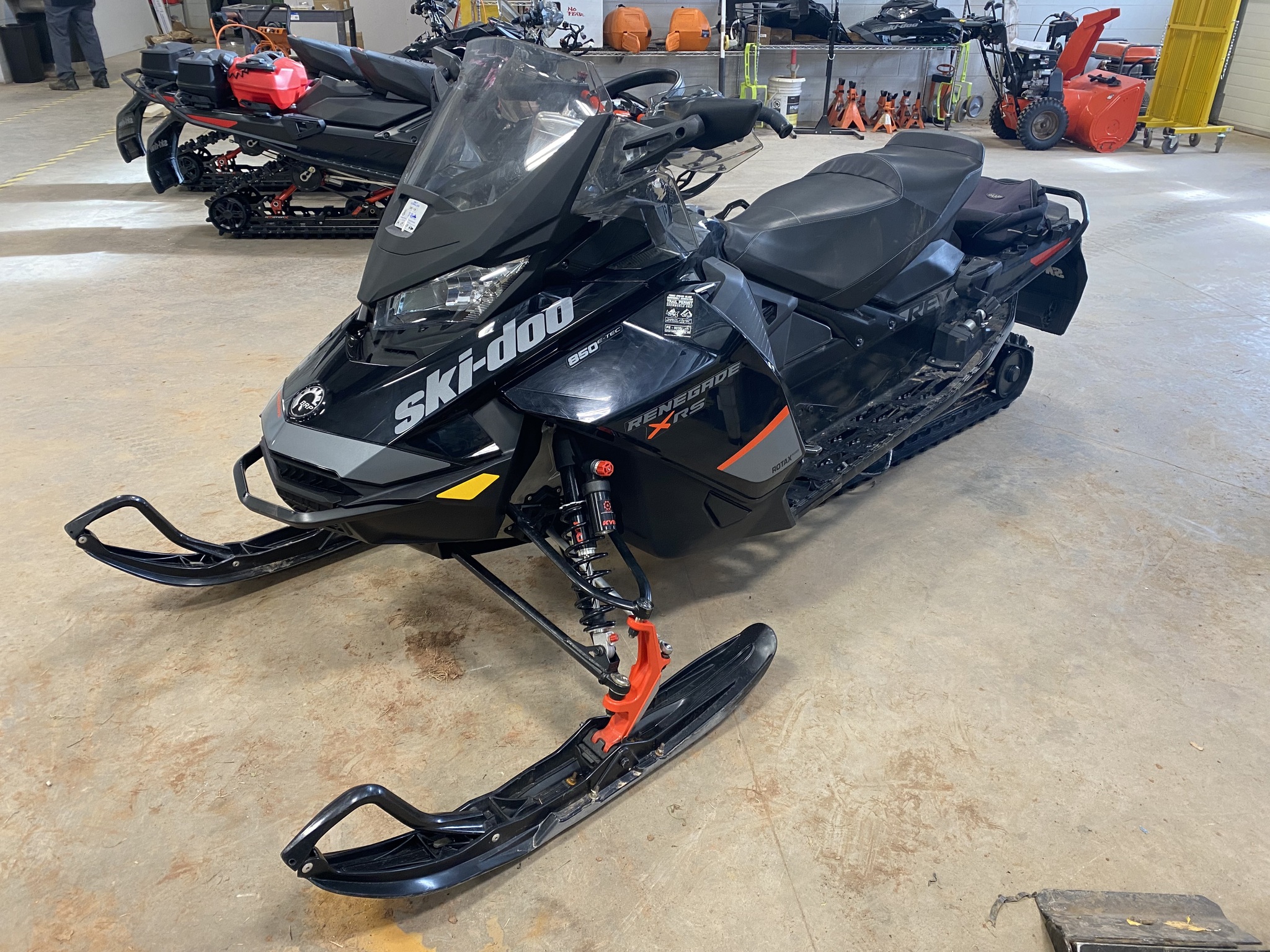 2020 Ski Doo SM RENEGADE XRS 850 / BLACK Image 5
