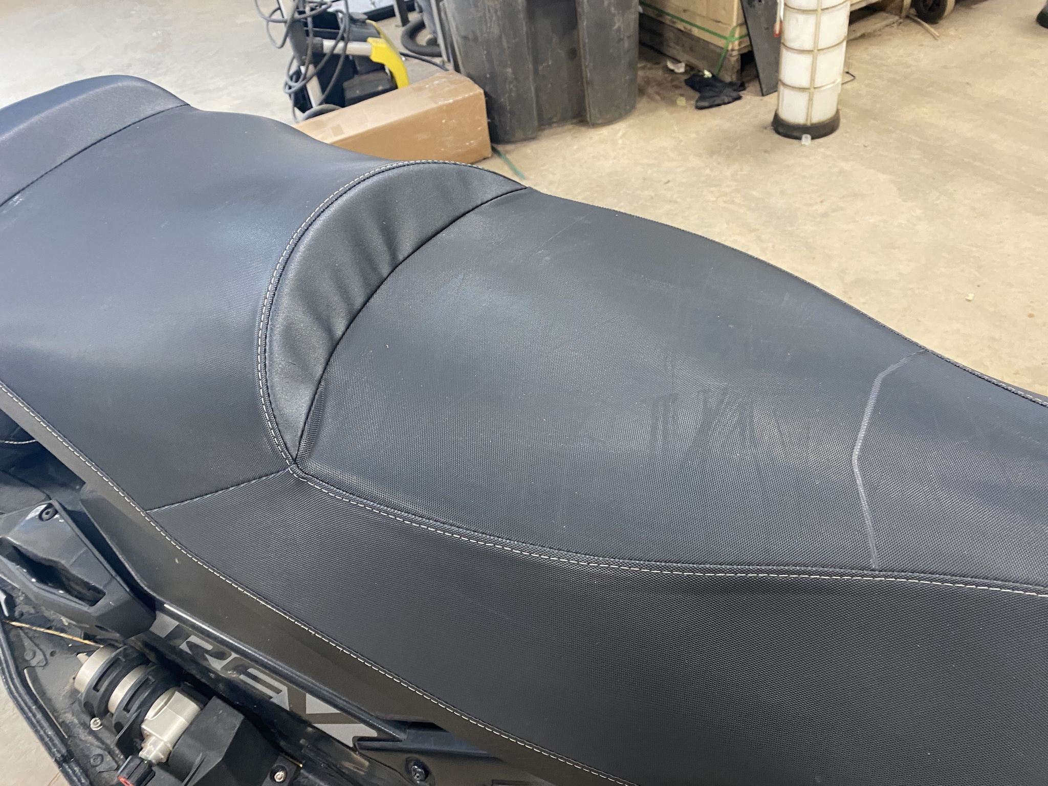 2020 Ski Doo SM RENEGADE XRS 850 / BLACK Image 15