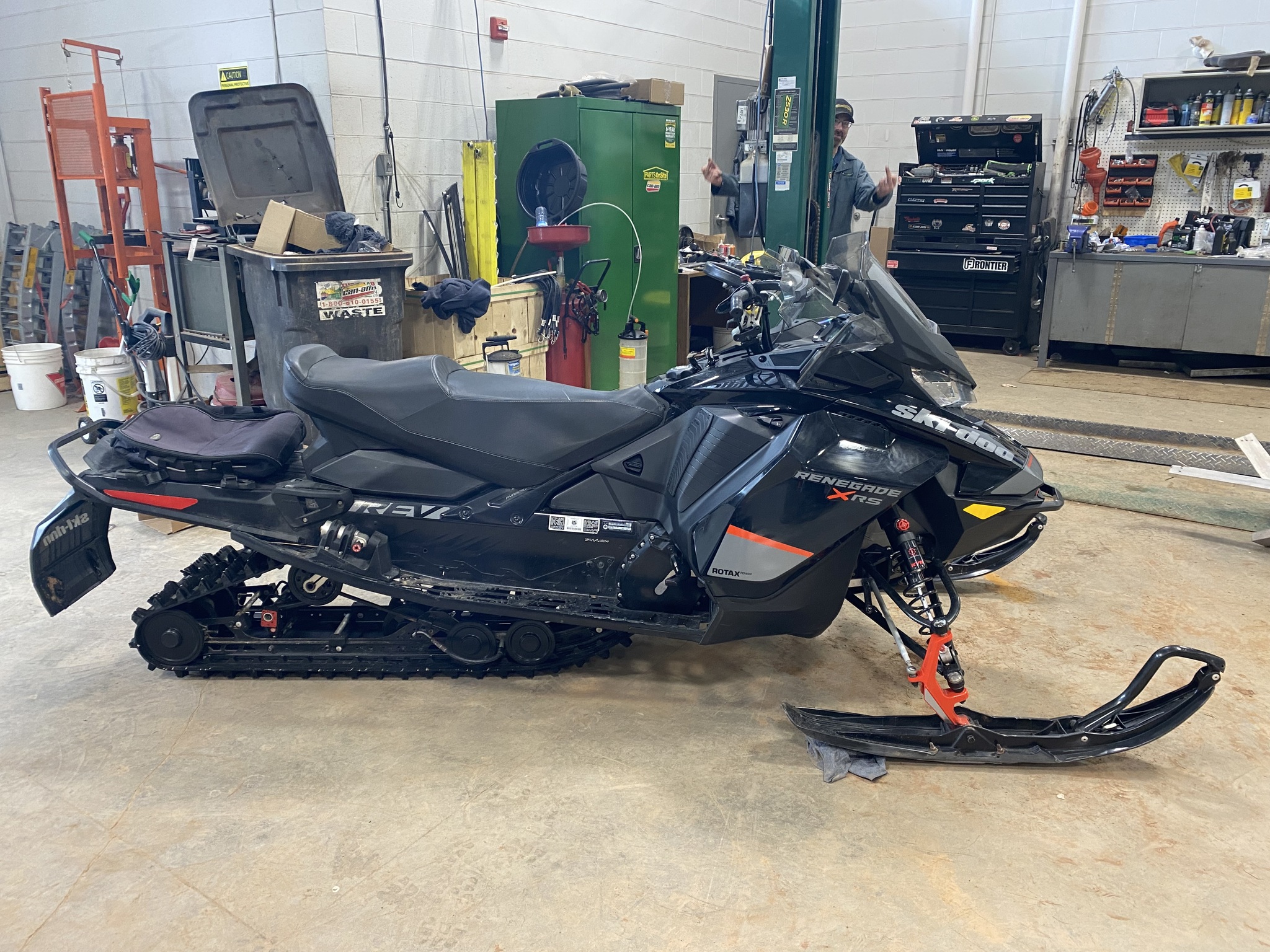 2020 Ski Doo SM RENEGADE XRS 850 / BLACK Image 8