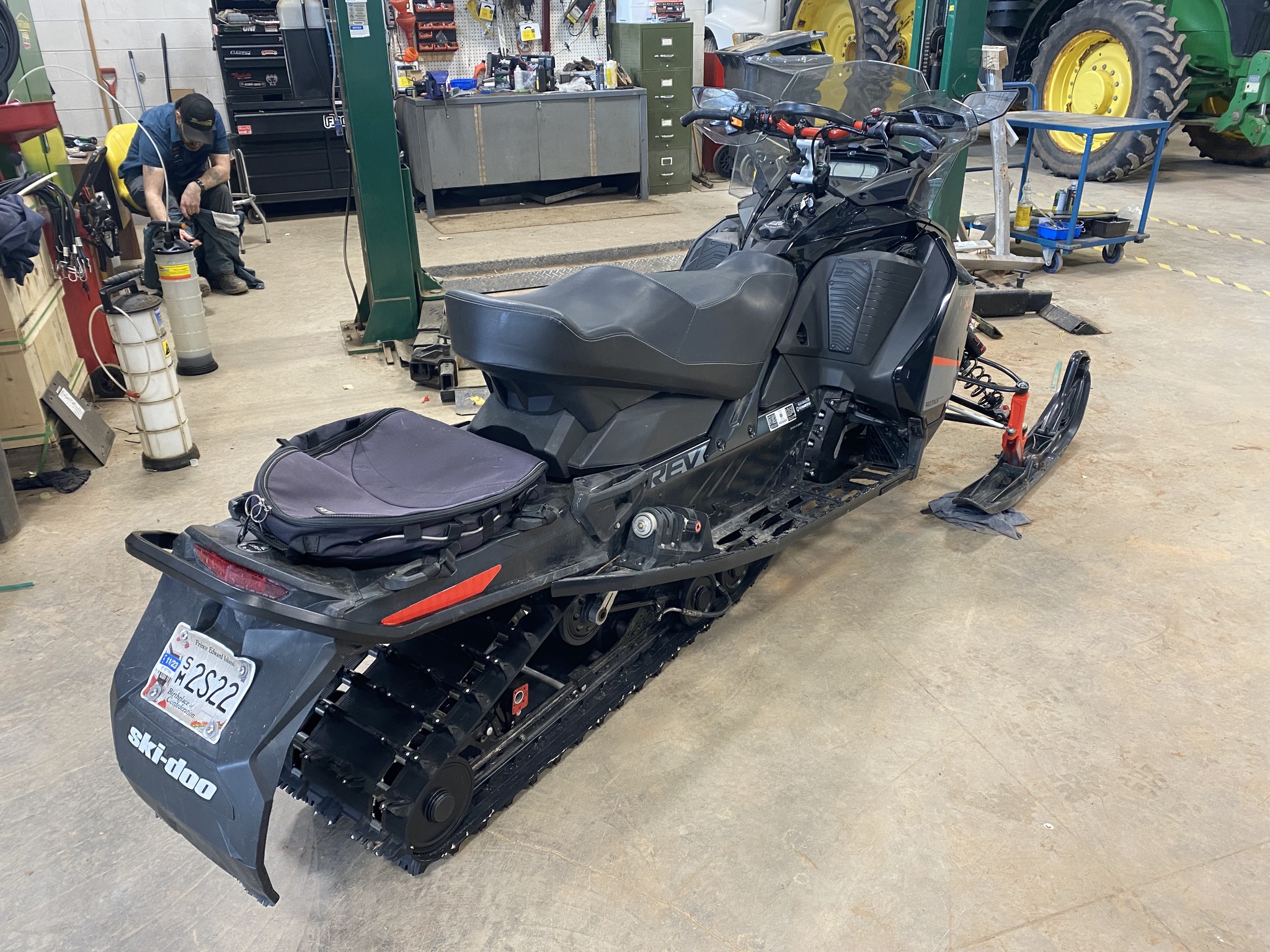 2020 Ski Doo SM RENEGADE XRS 850 / BLACK Image 9
