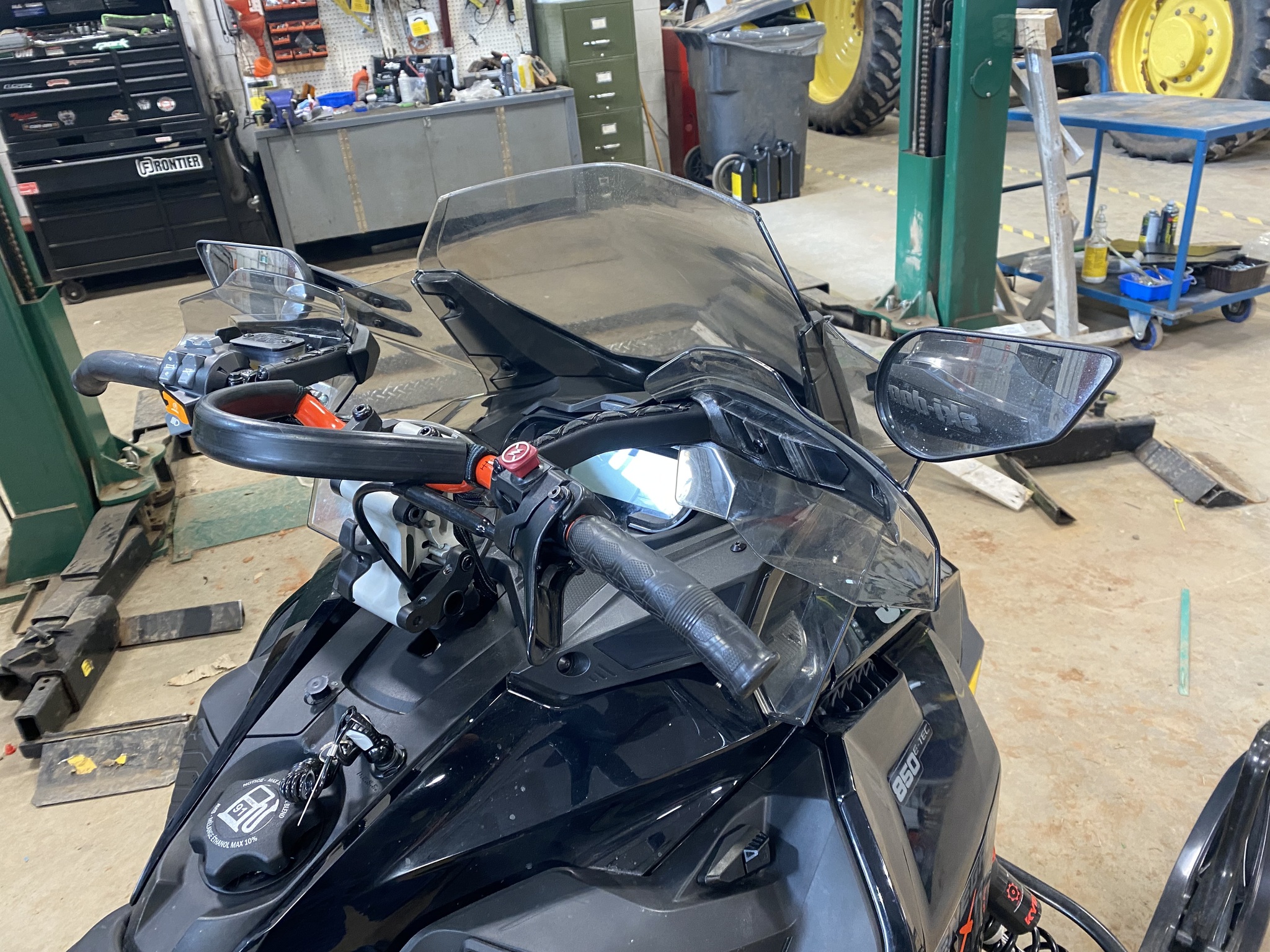 2020 Ski Doo SM RENEGADE XRS 850 / BLACK Image 14