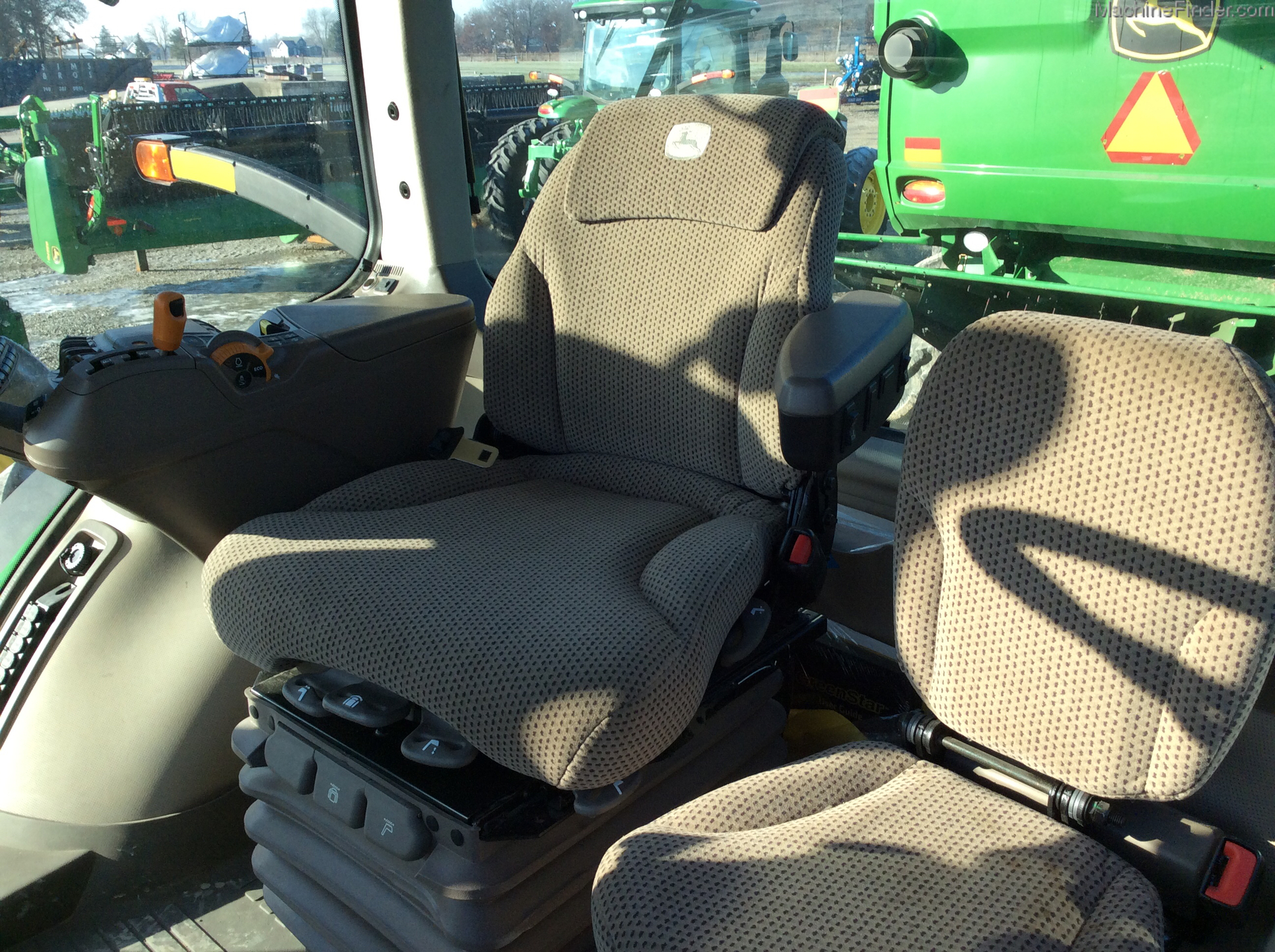 2016 John Deere 8295R Image 14