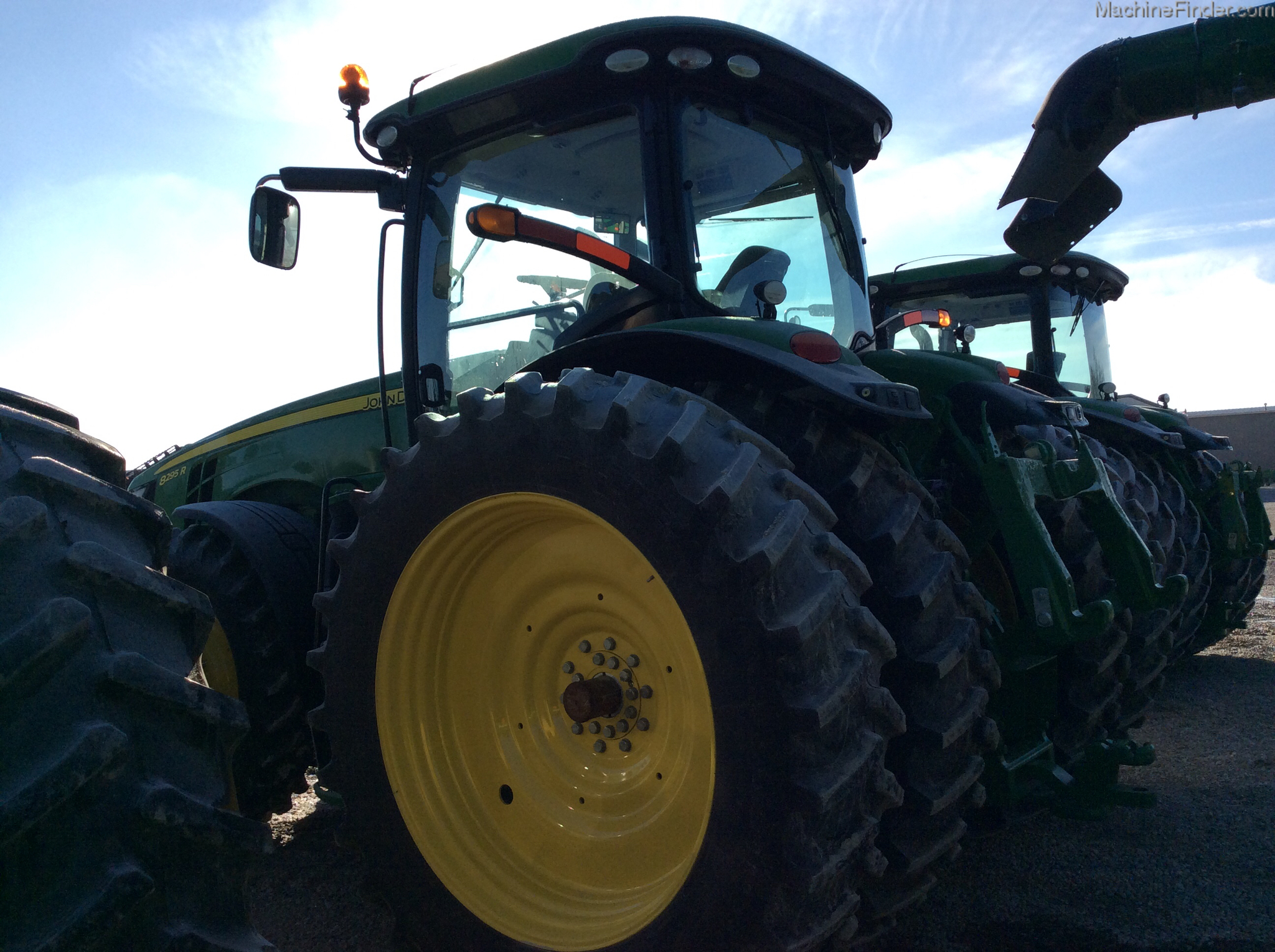 2016 John Deere 8295R Image 3