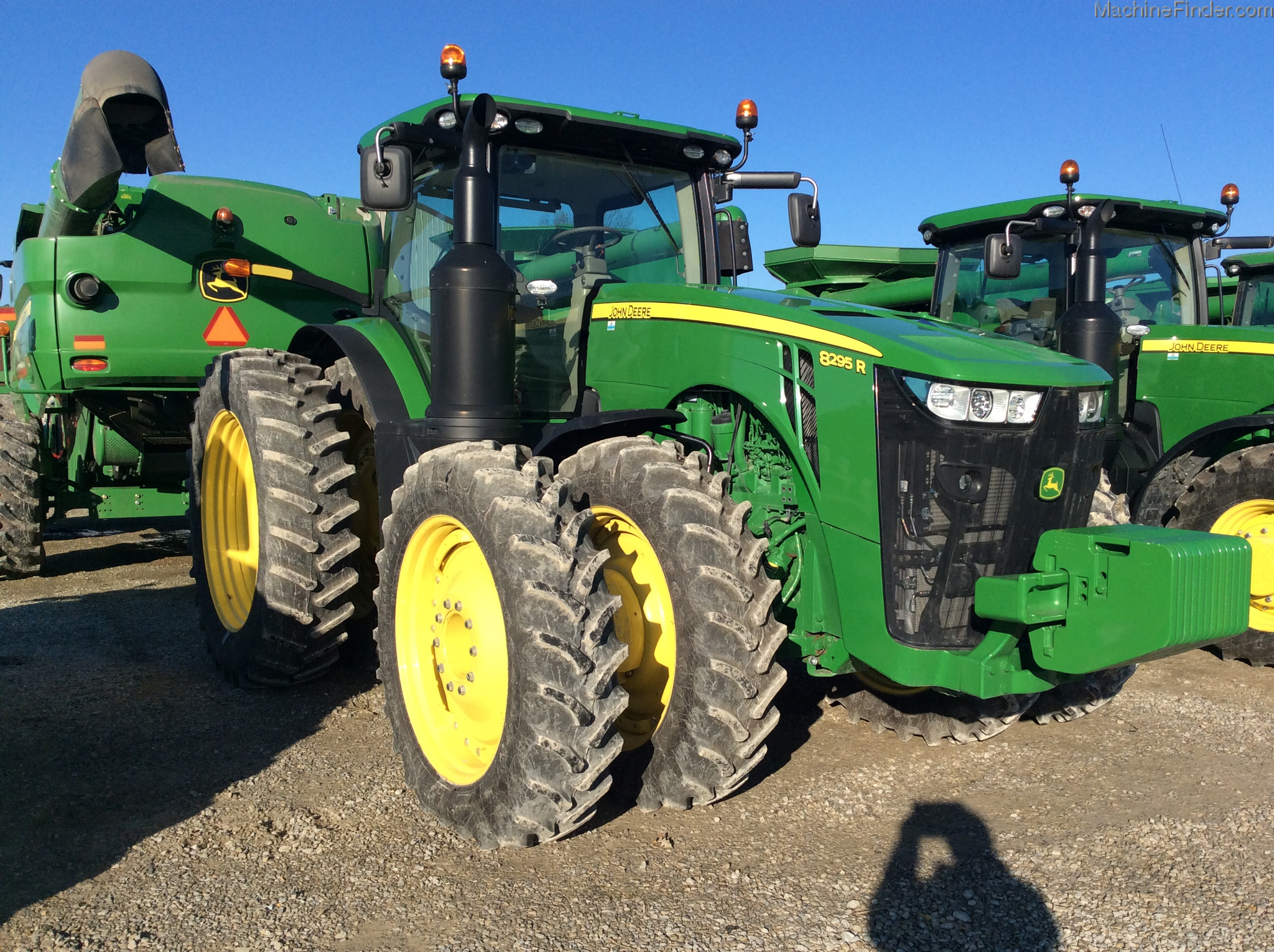 2016 John Deere 8295R Image 8