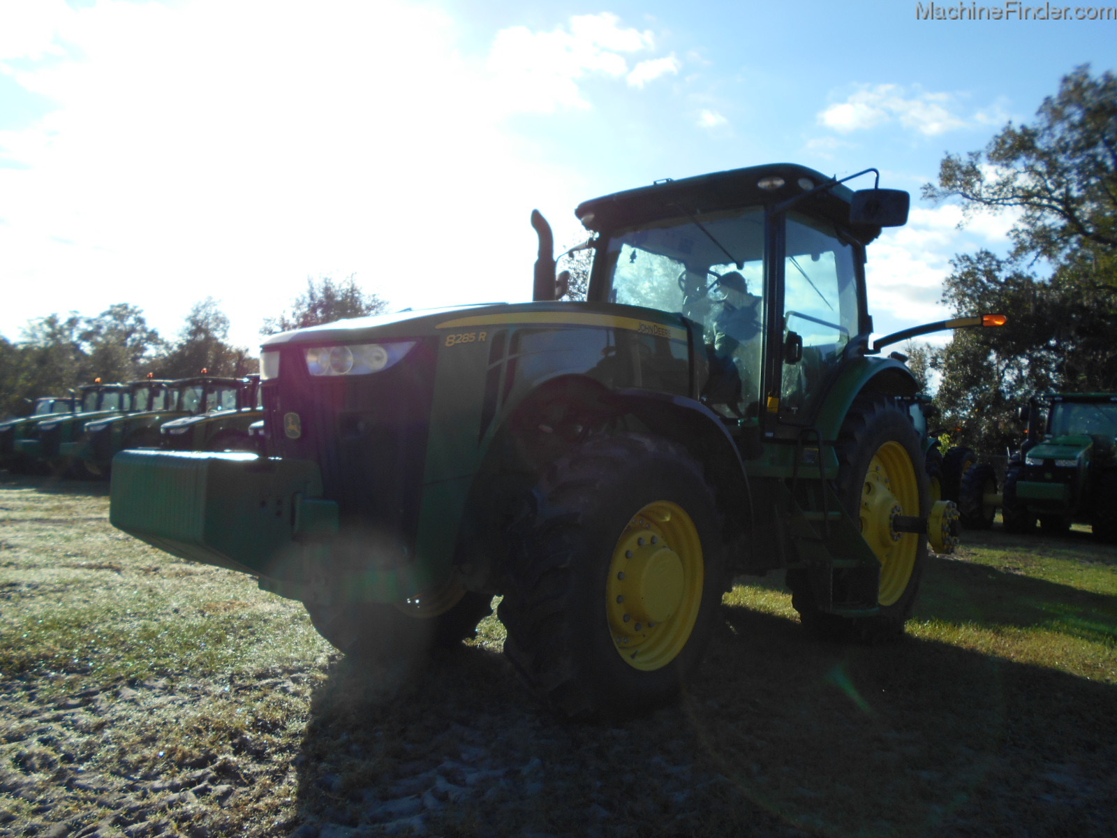 2013 John Deere 8285R Image 2