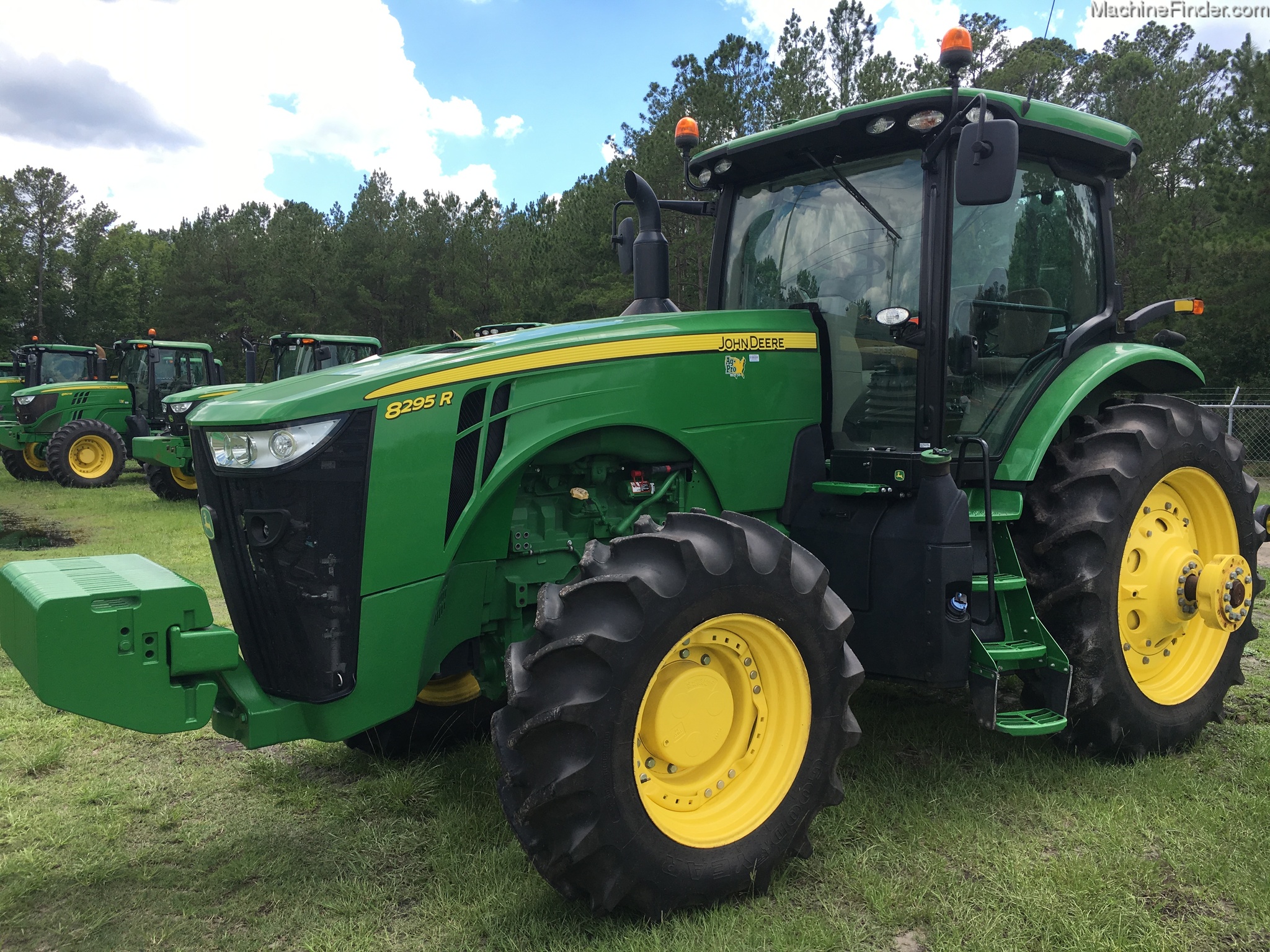 2016 John Deere 8295R Image 2