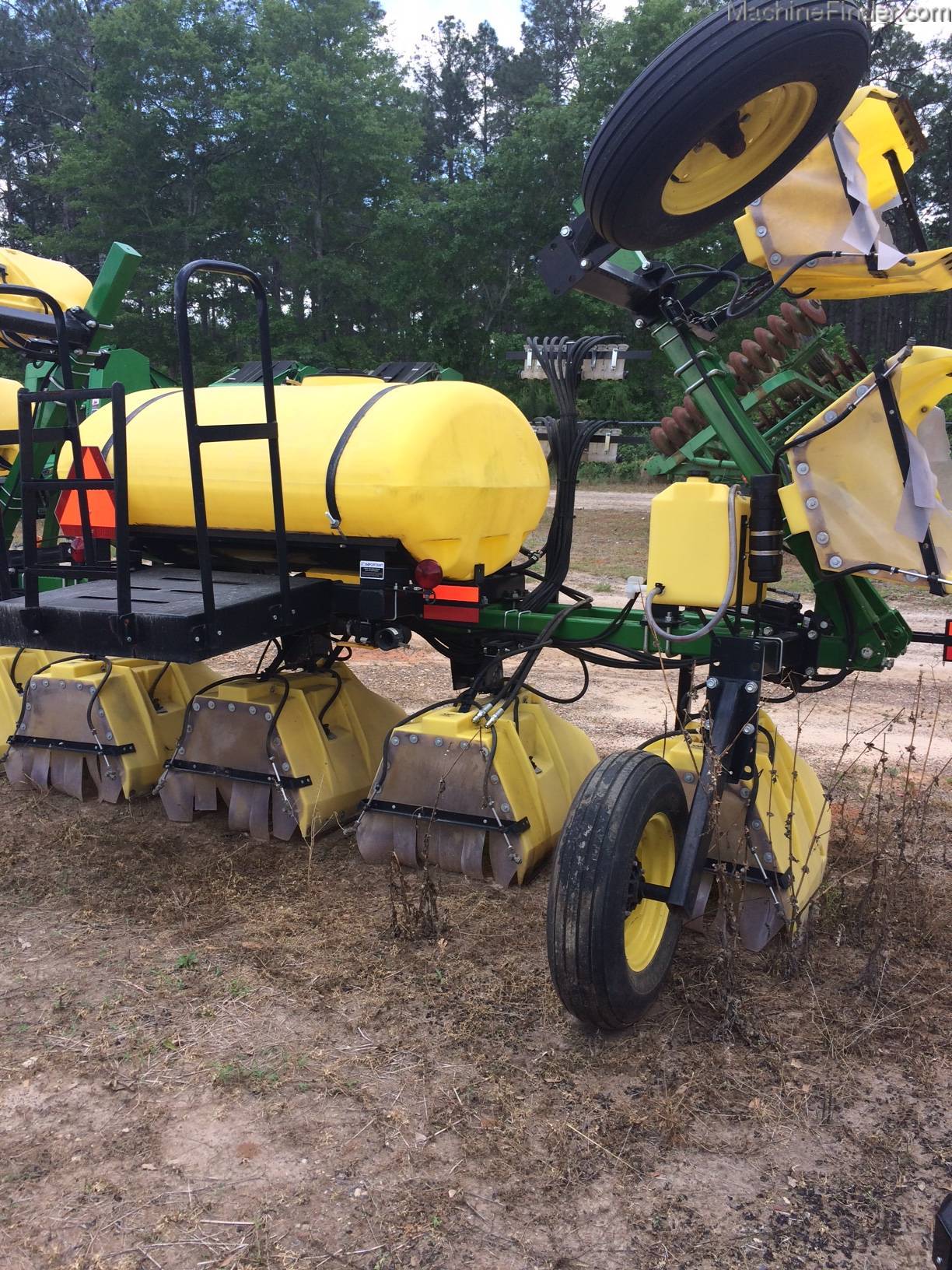 2013 Willmar 915 Image 5