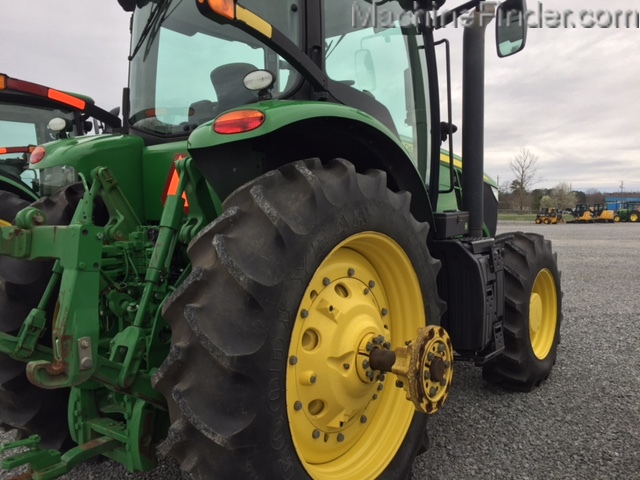 2014 John Deere 7215R Image 5