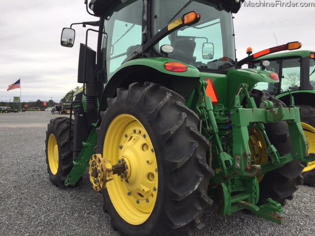 2014 John Deere 7215R Image 6
