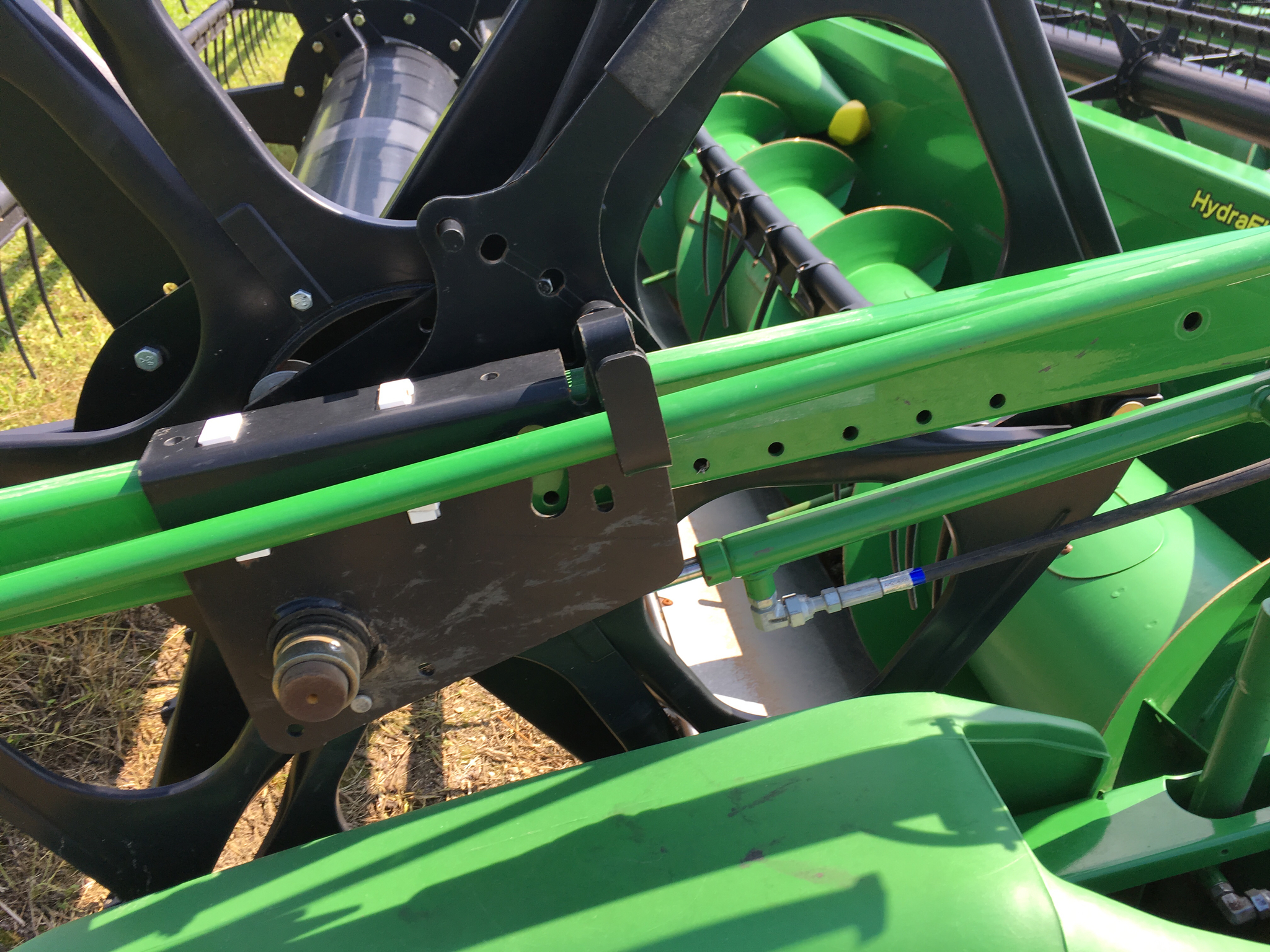 2013 John Deere 635F Image 3