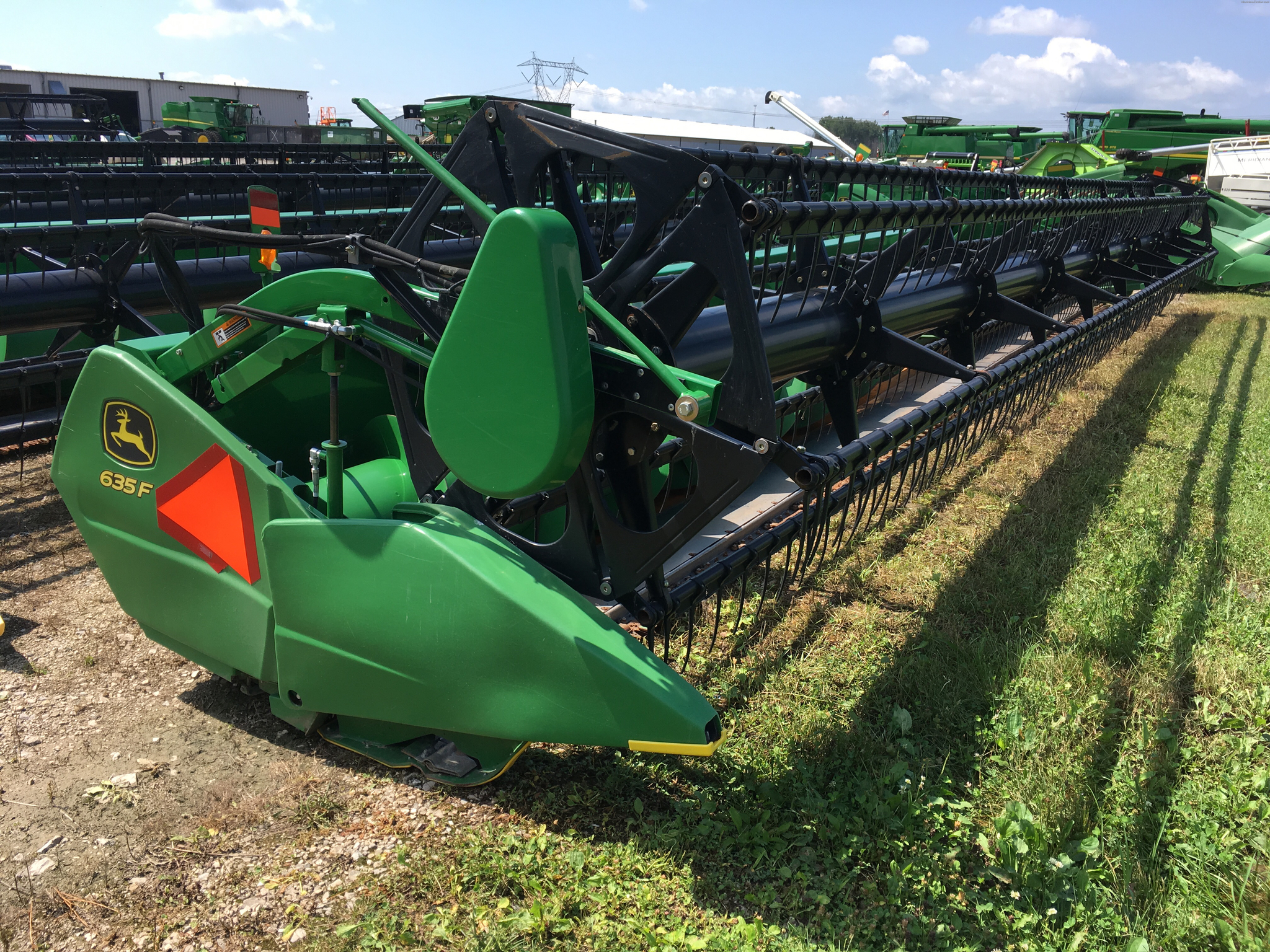 2013 John Deere 635F Image 2