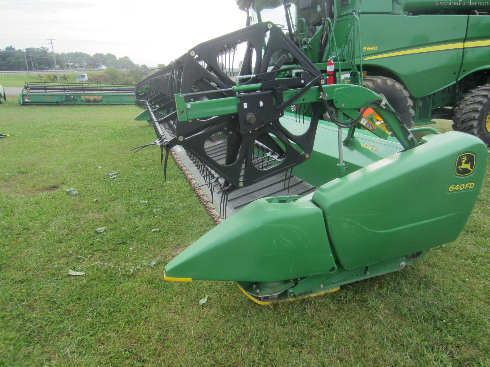 2013 John Deere 640FD Image 1