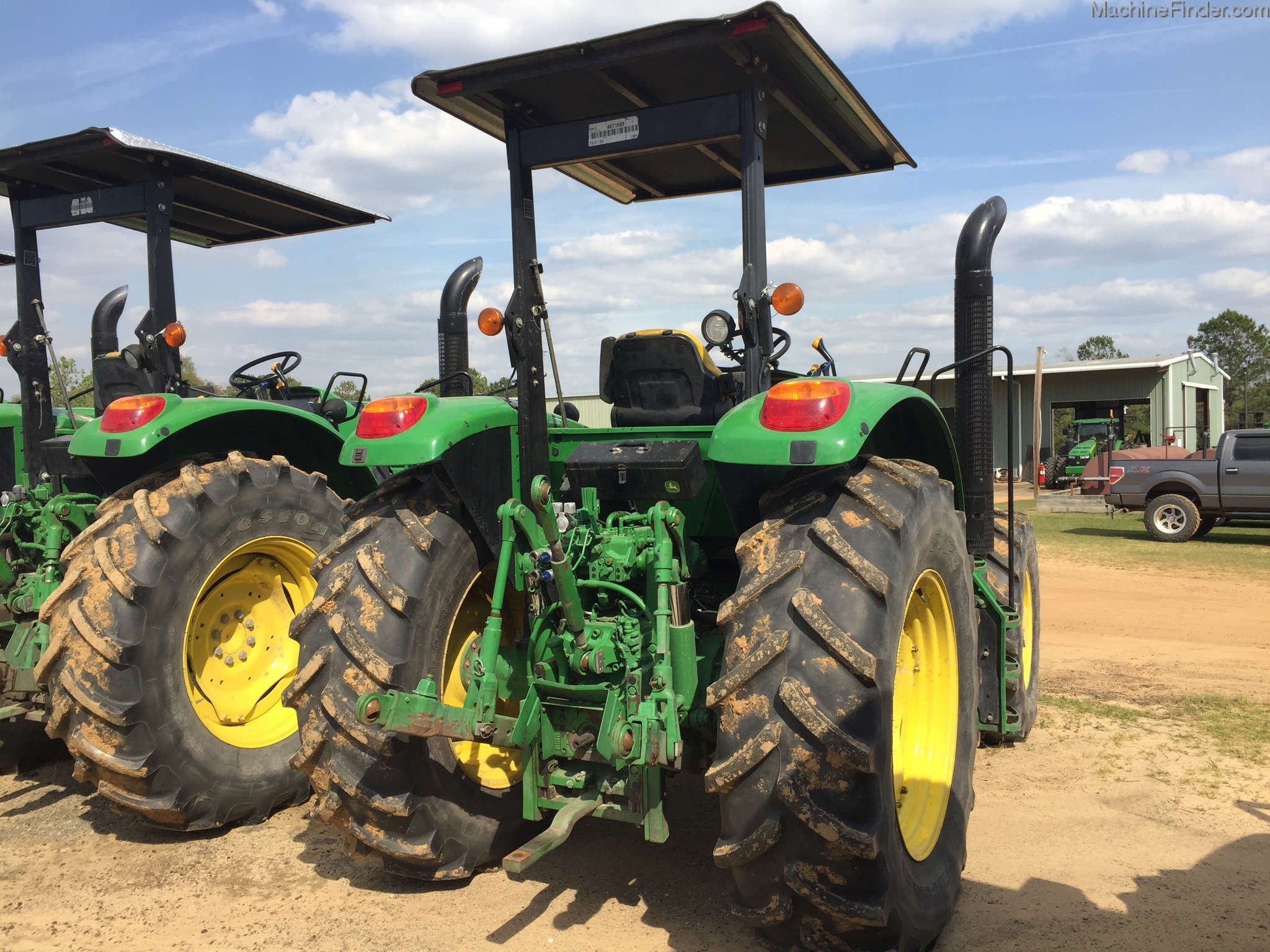 2013 John Deere 6105M Image 6