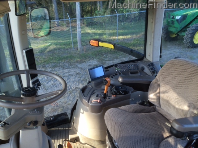 2013 John Deere 7215R Image 4