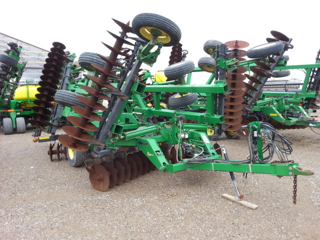 2004 John Deere 637 Disks