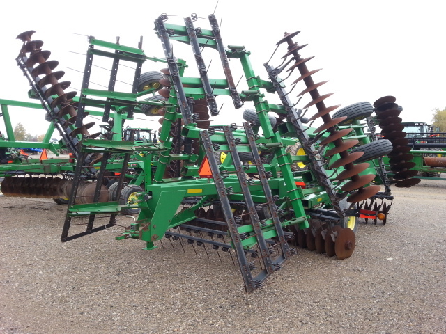 2004 John Deere 637 Disks