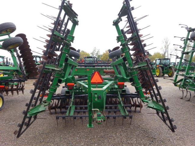 2004 John Deere 637 Disks