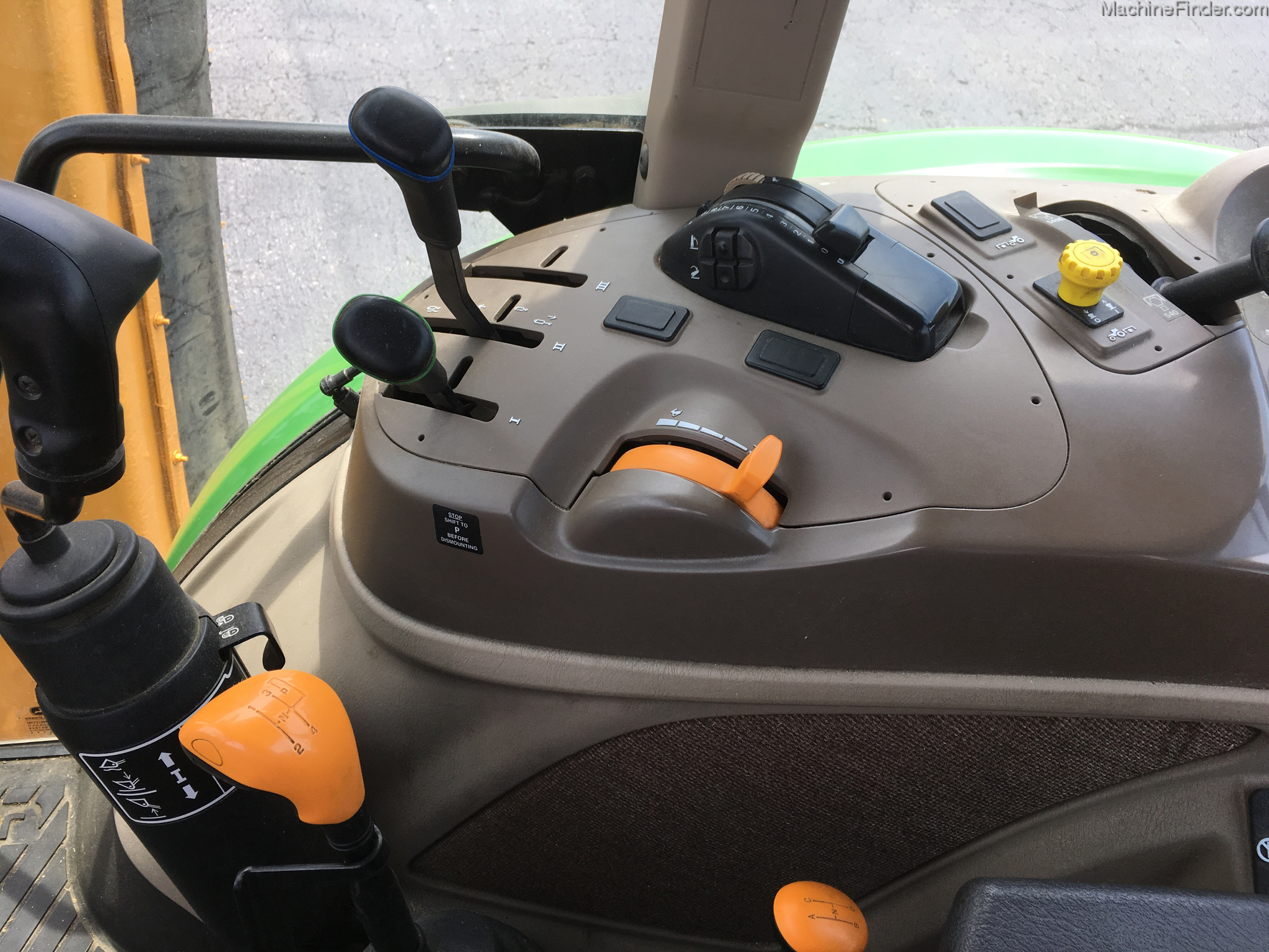 2011 John Deere 5085M Image 11