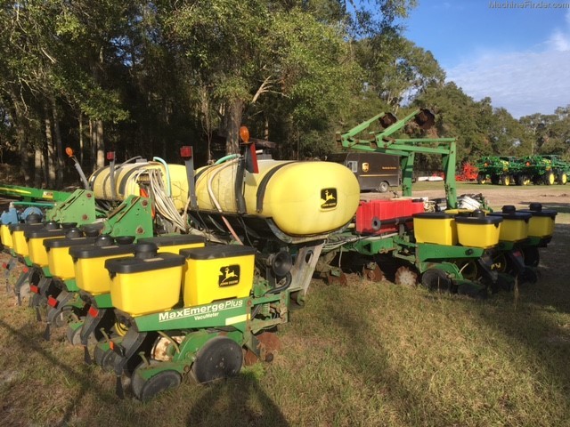 2000 John Deere 1770 Image 6