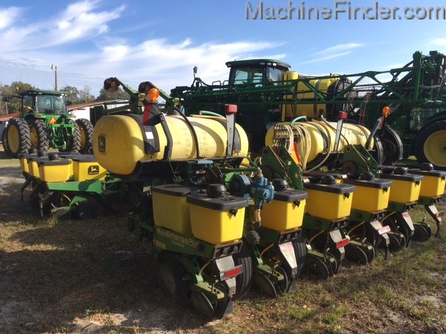 2000 John Deere 1770 Image 7