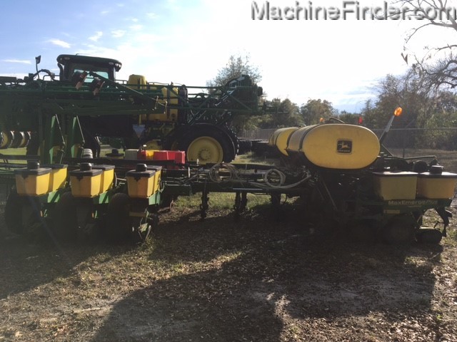 2000 John Deere 1770 Image 8