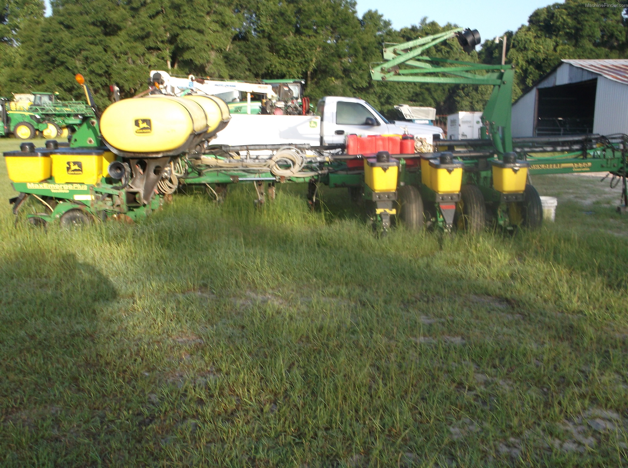 2000 John Deere 1770 Image 3