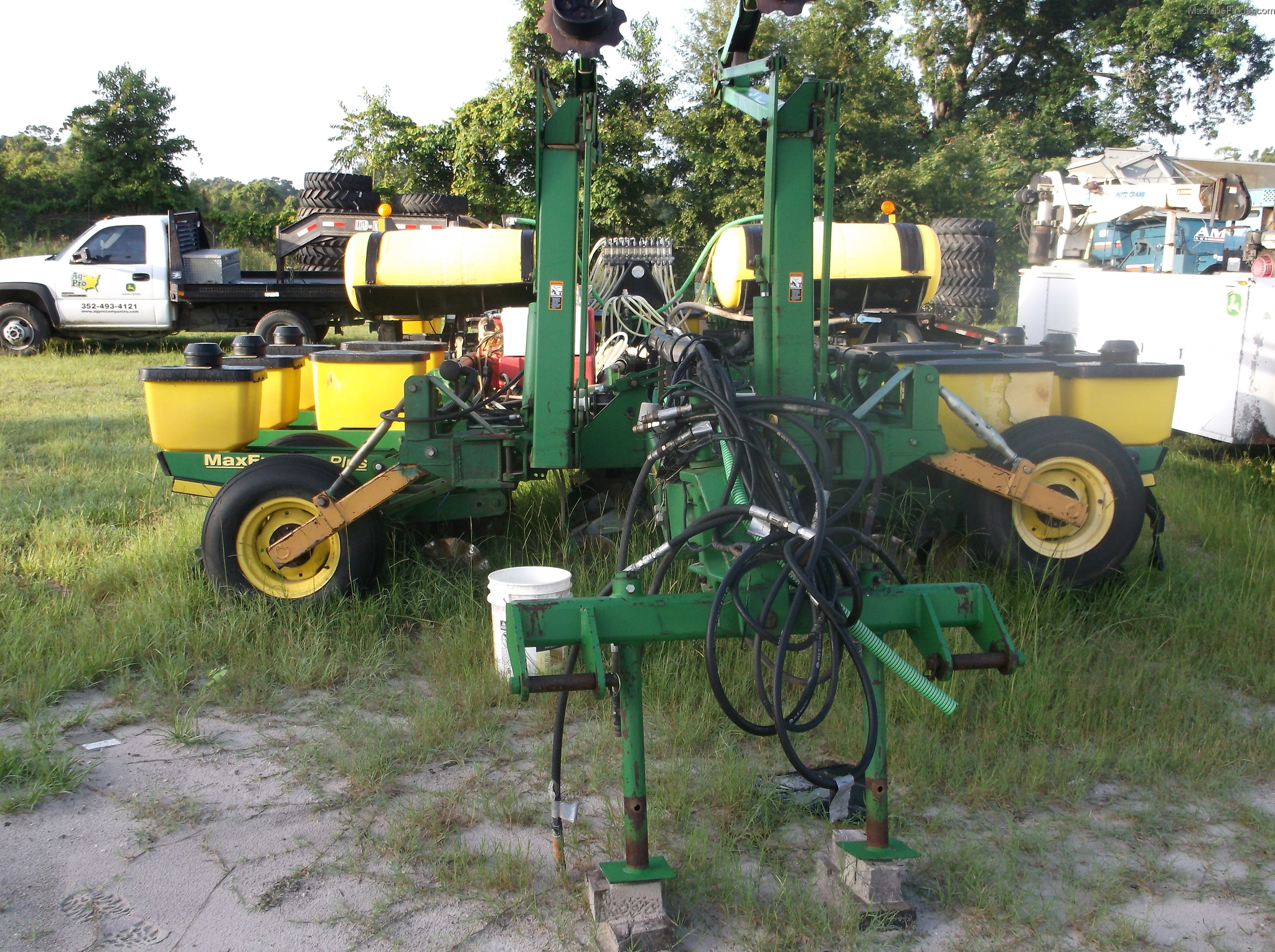 2000 John Deere 1770 Image 4