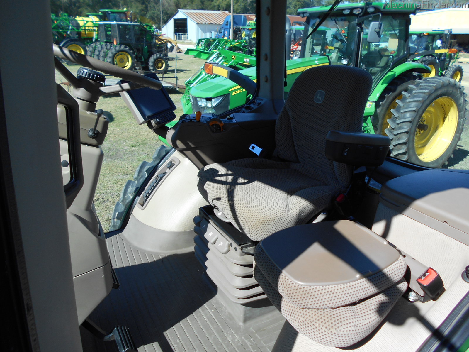 2014 John Deere 8270R Image 4