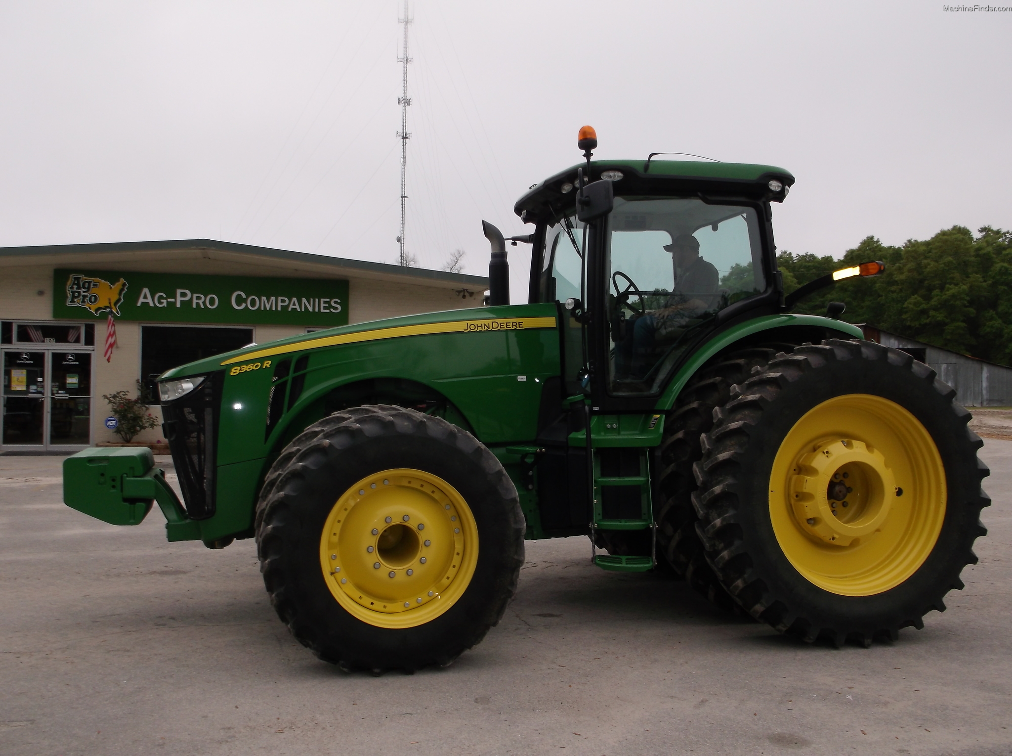 2013 John Deere 8360R Image 2