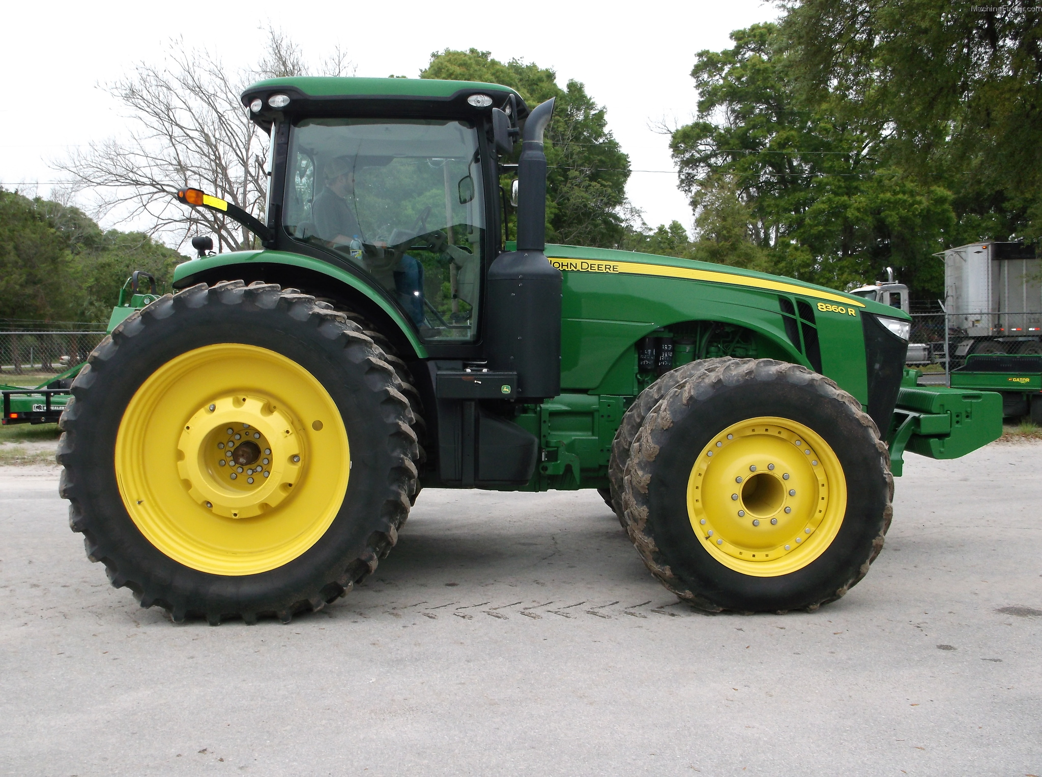 2013 John Deere 8360R Image 4