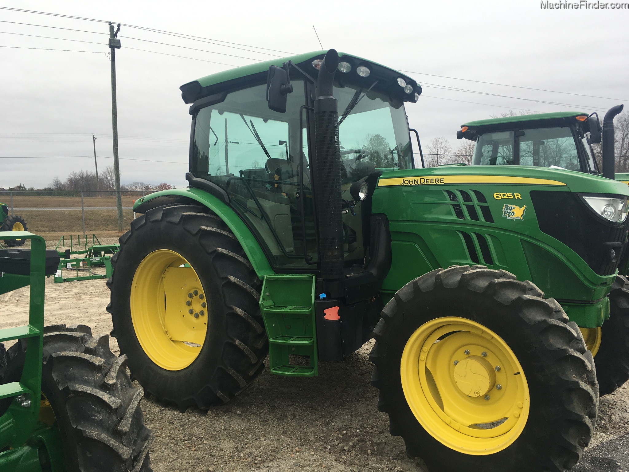 2015 John Deere 6125R Image 1