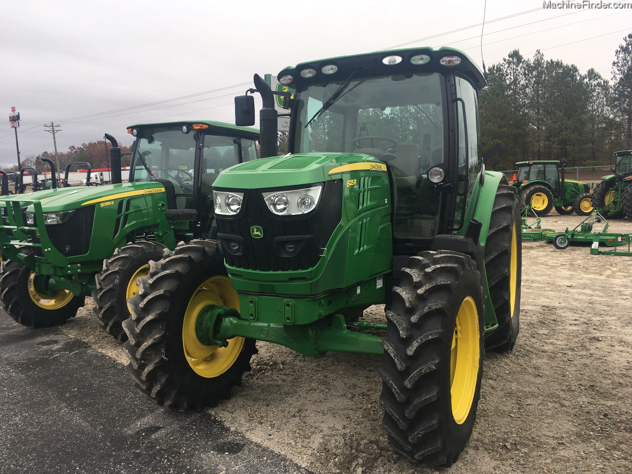 2015 John Deere 6125R Image 2