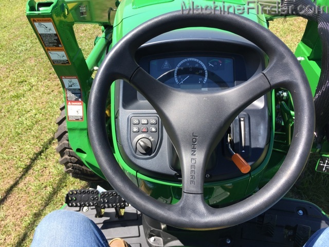 2021 John Deere 4044M Image 5