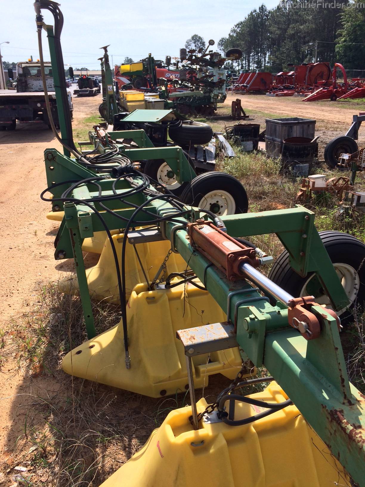 2006 Redball 6 Row Hooded Sprayer Image 3