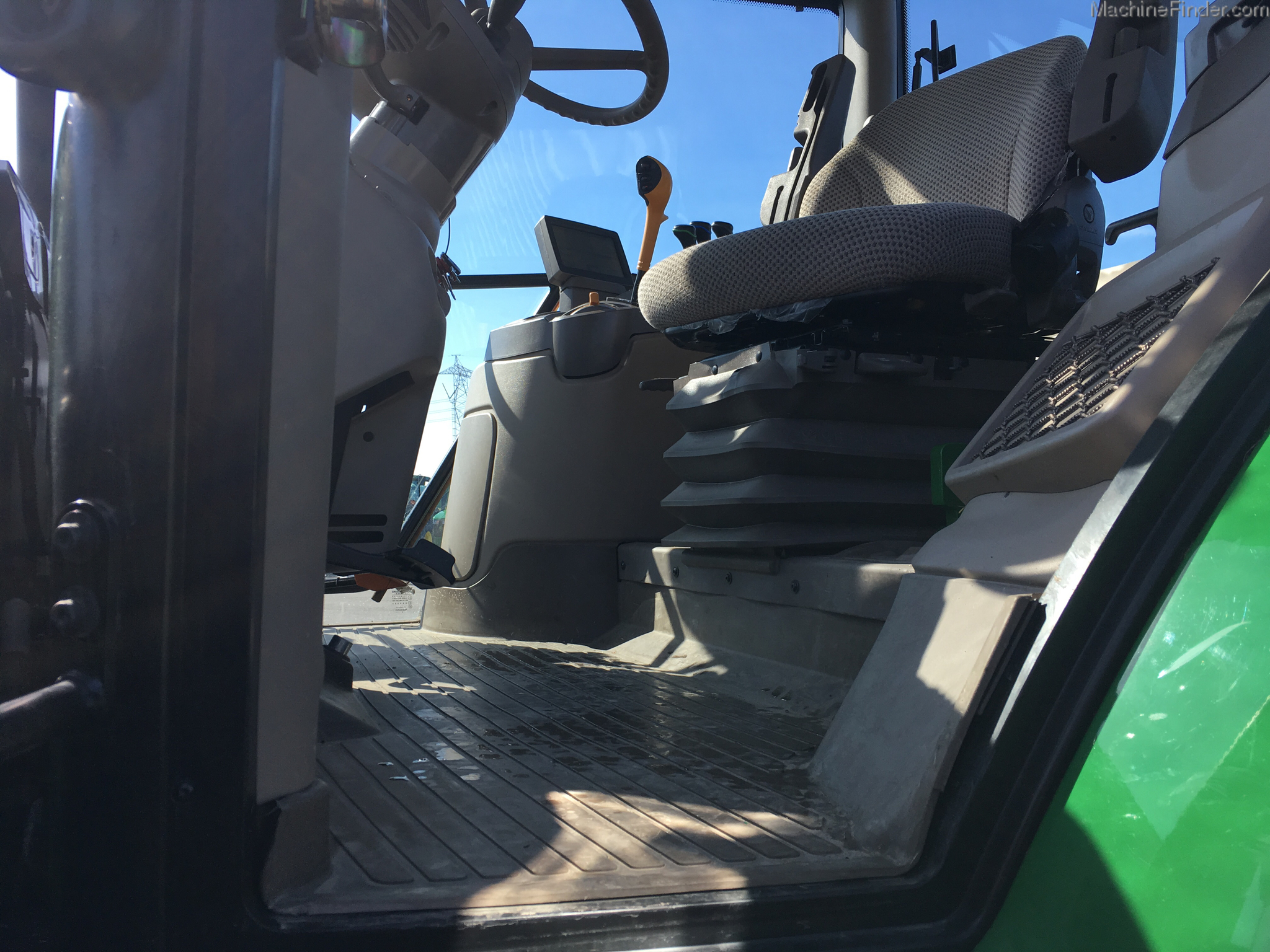 2015 John Deere 6110R Image 8