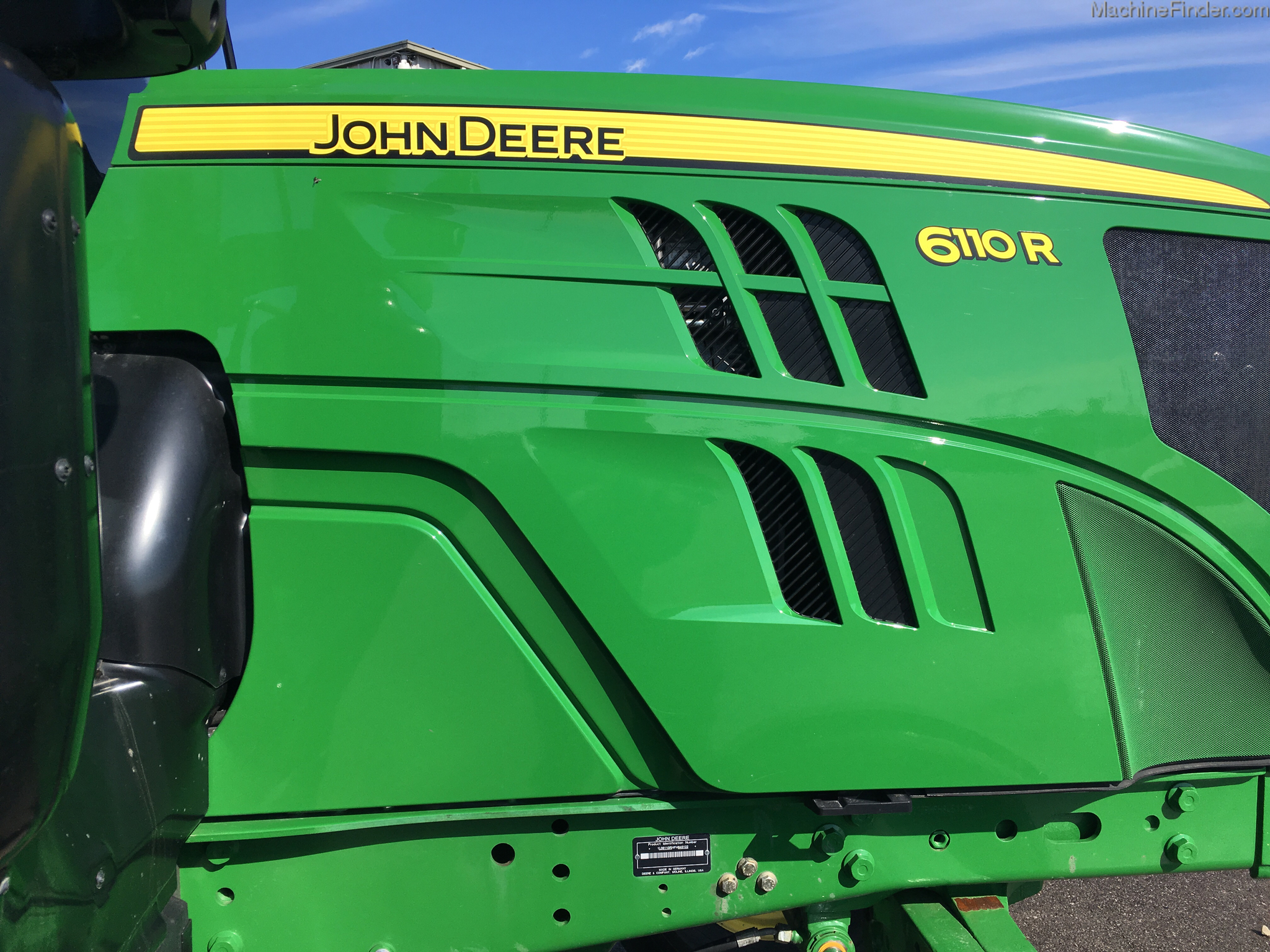 2015 John Deere 6110R Image 2