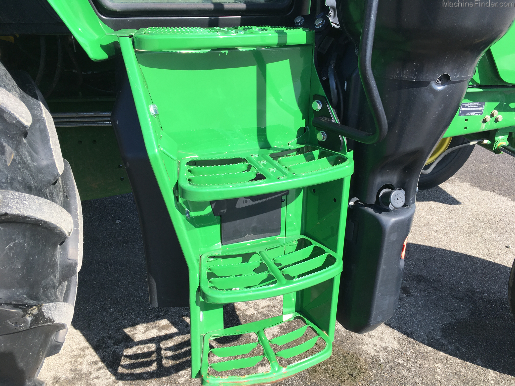 2015 John Deere 6110R Image 5