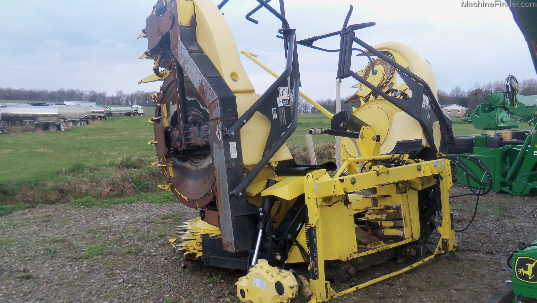 2010 John Deere 770 Image 2