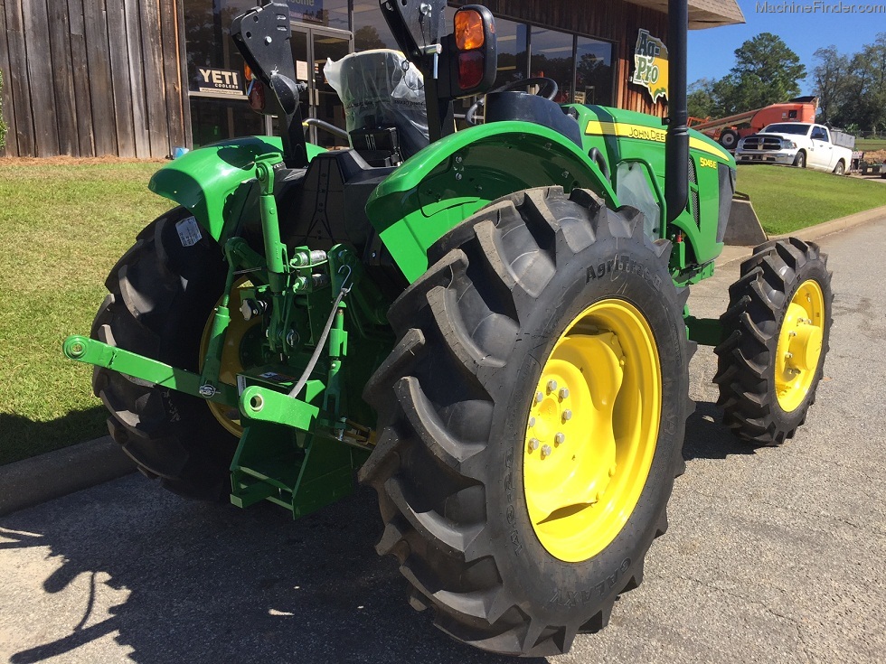 2021 John Deere 5045E Image 4