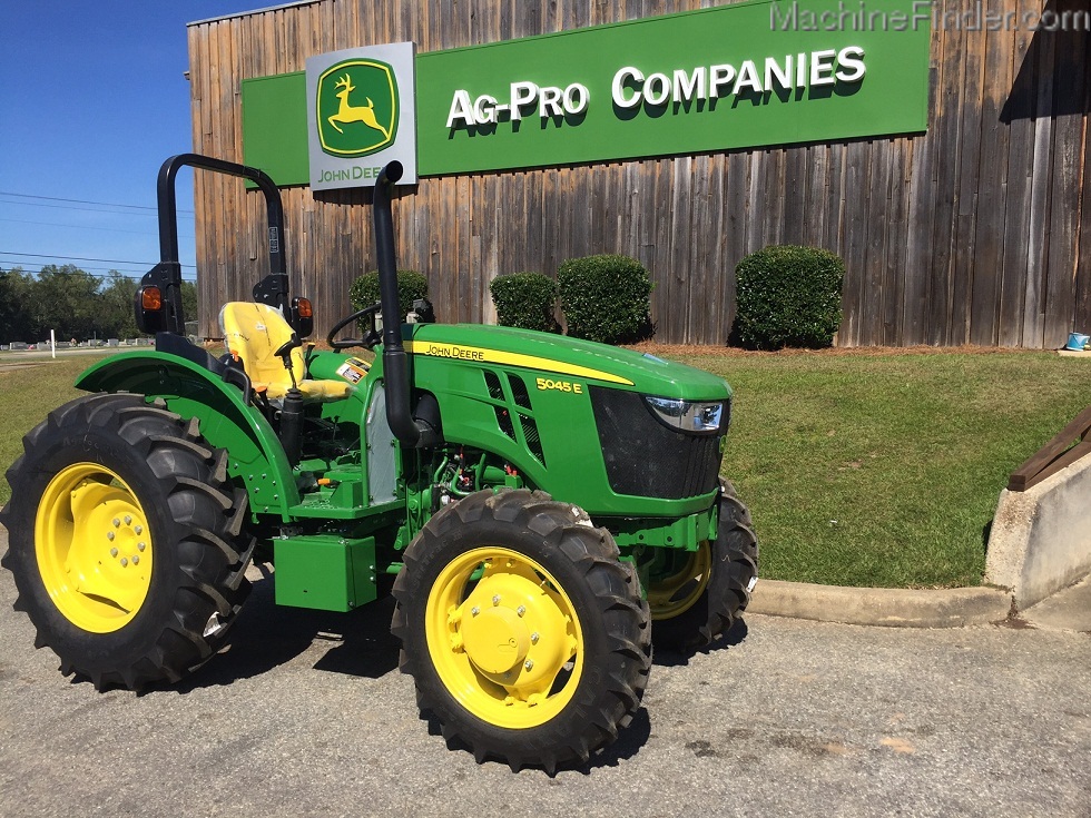 2021 John Deere 5045E Image 1