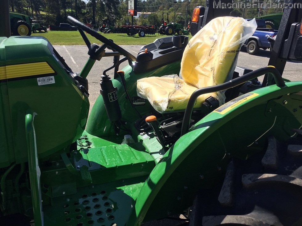 2021 John Deere 5045E Image 5