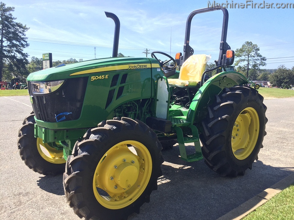 2021 John Deere 5045E Image 2