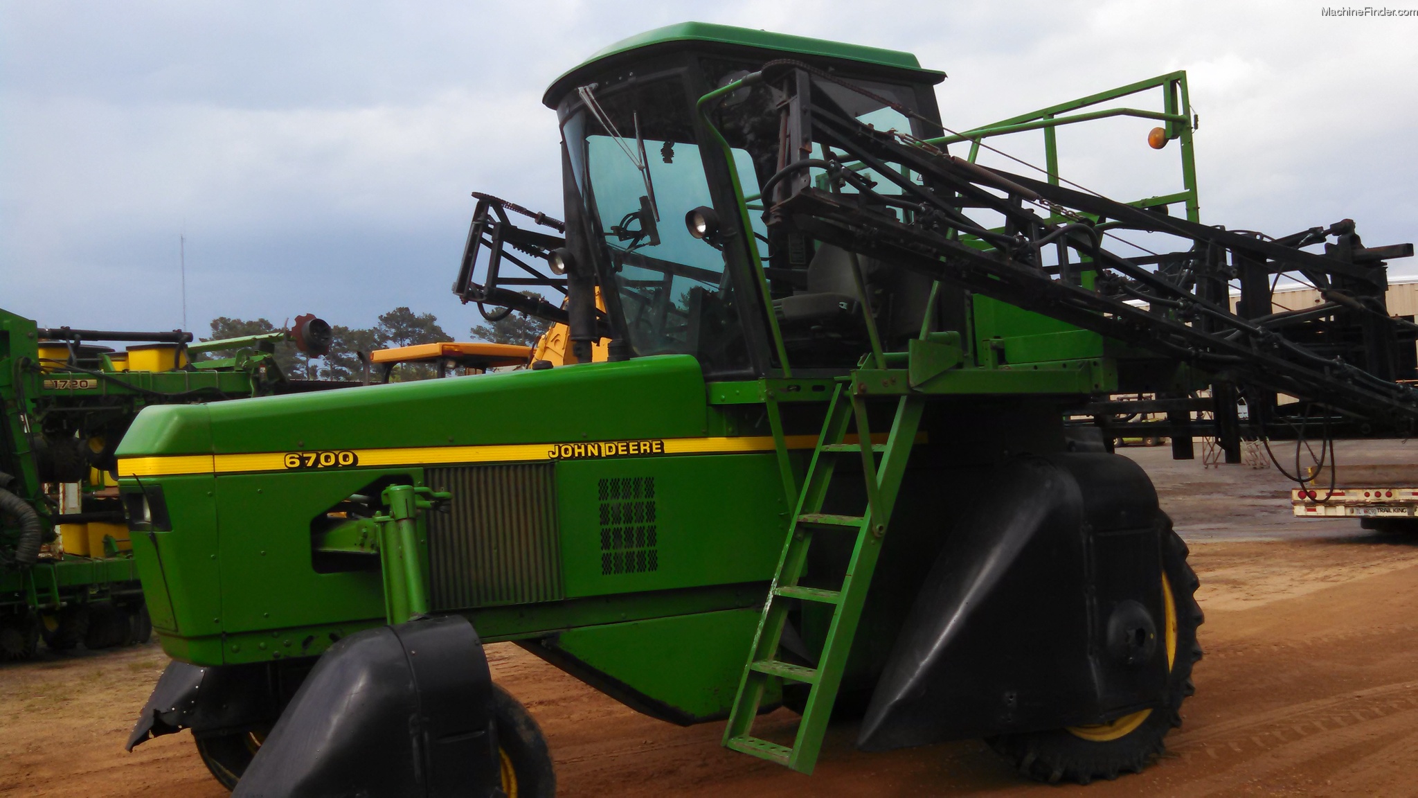 2005 John Deere 6700 Image 3