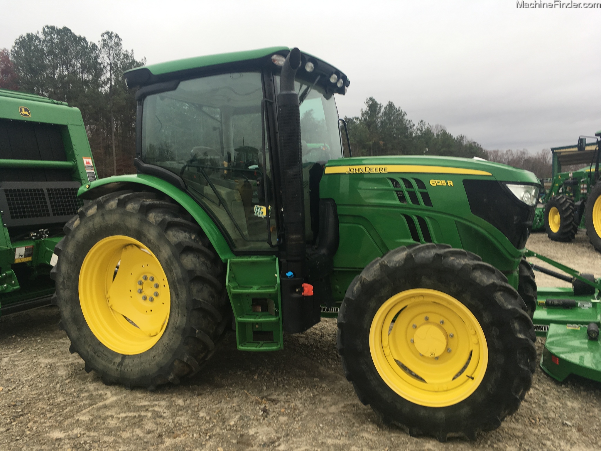 2015 John Deere 6125R Image 2